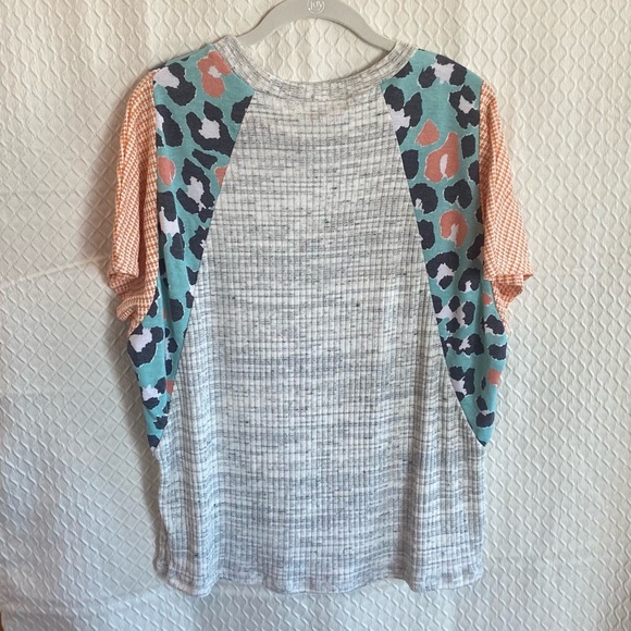 Haptics short sleeve color block/cheetah print top. Gray/orange/teal. M/L .NWT - Picture 5 of 15